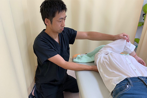 【施術内容】背骨の矯正
